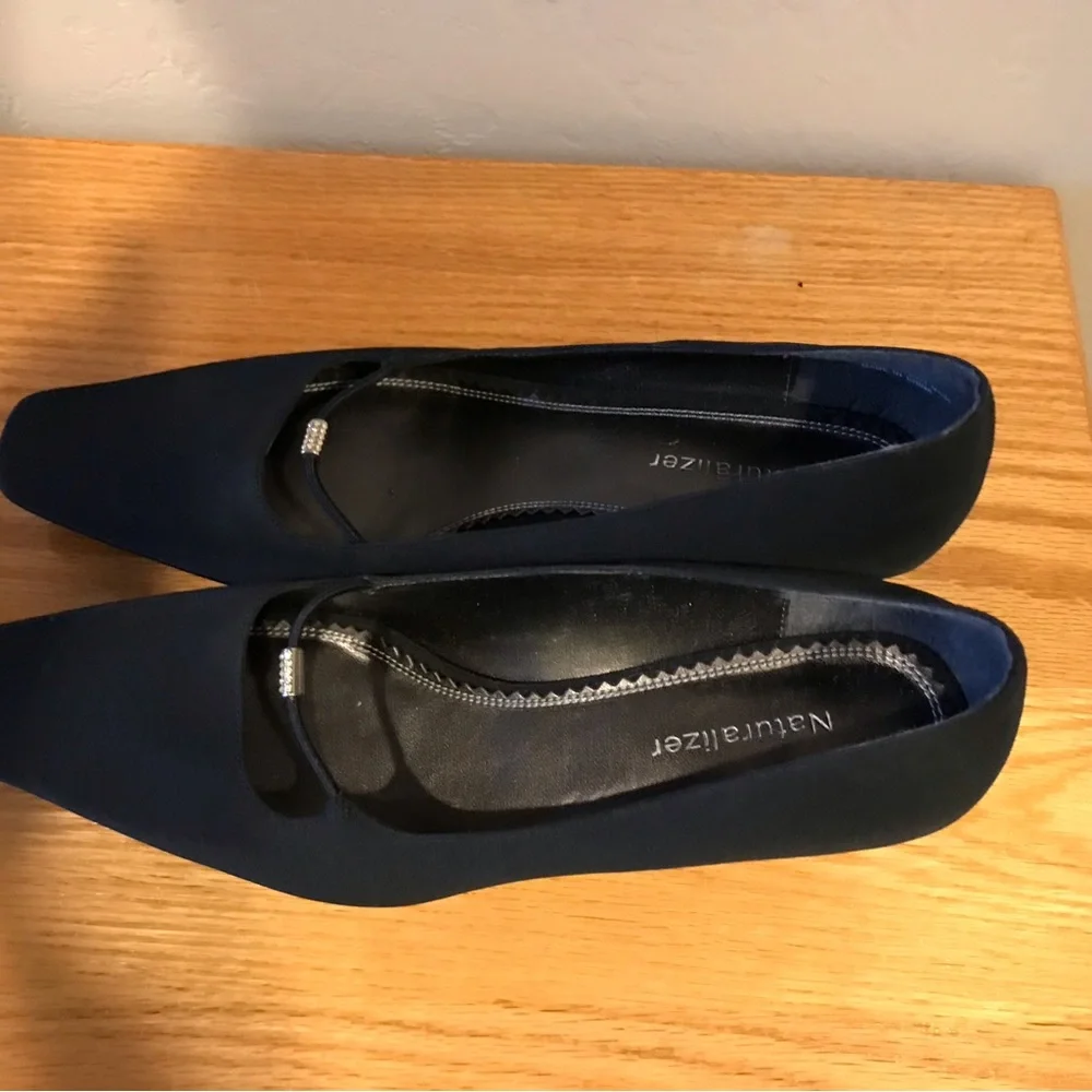 Fancy black dress shoe with small heel - Picture 1 of 3